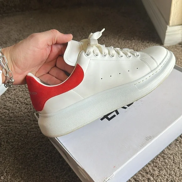 Alexander McQueen Men's Oversized
Sneaker 'Larry' in White/red. - Picture 11 of 11